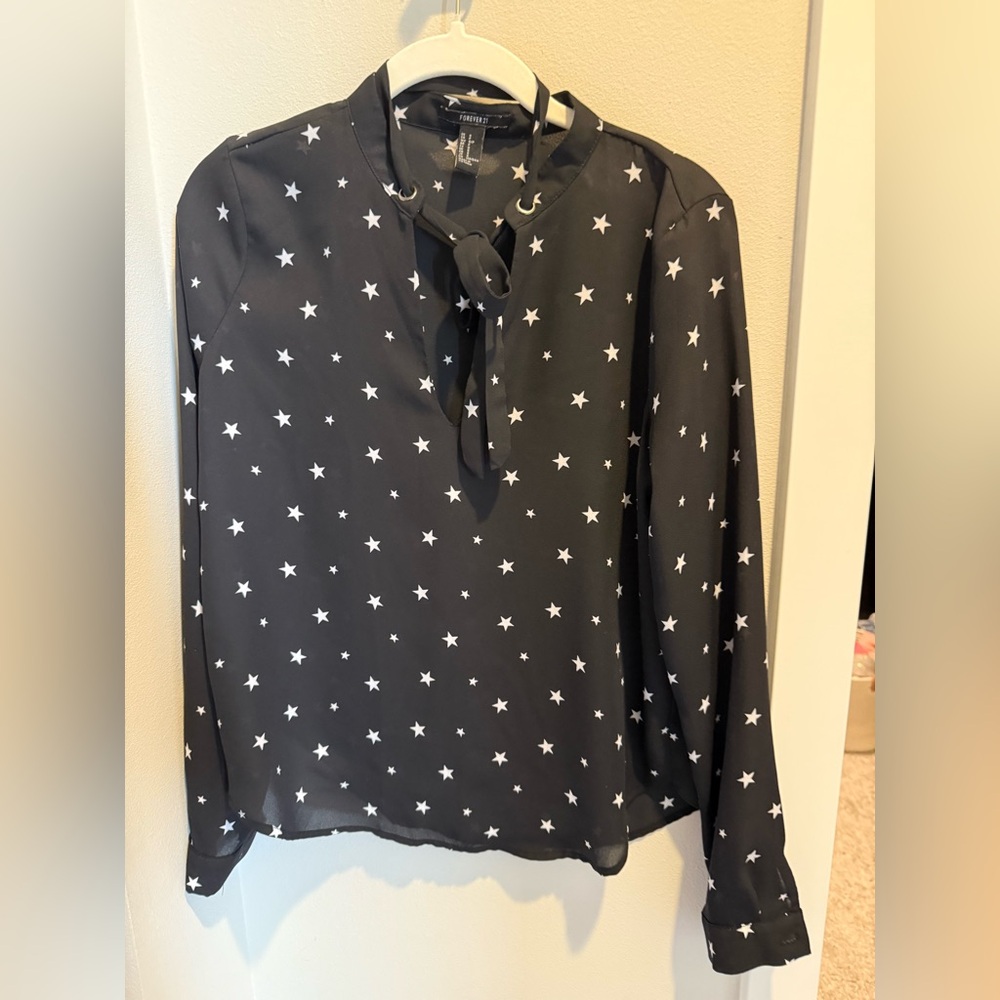 Forever 21 Size S star blouse 

**[FLASH SALE]**